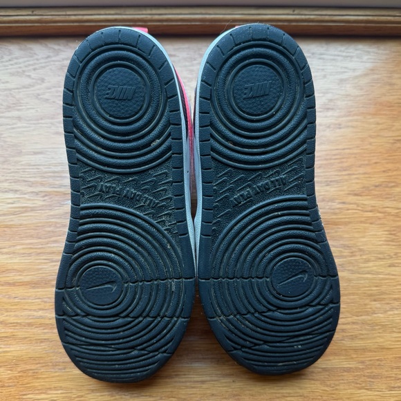 Nike Kids High-Tops - Picture 3 of 5